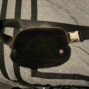 Lululemon sherpa everywhere belt bag